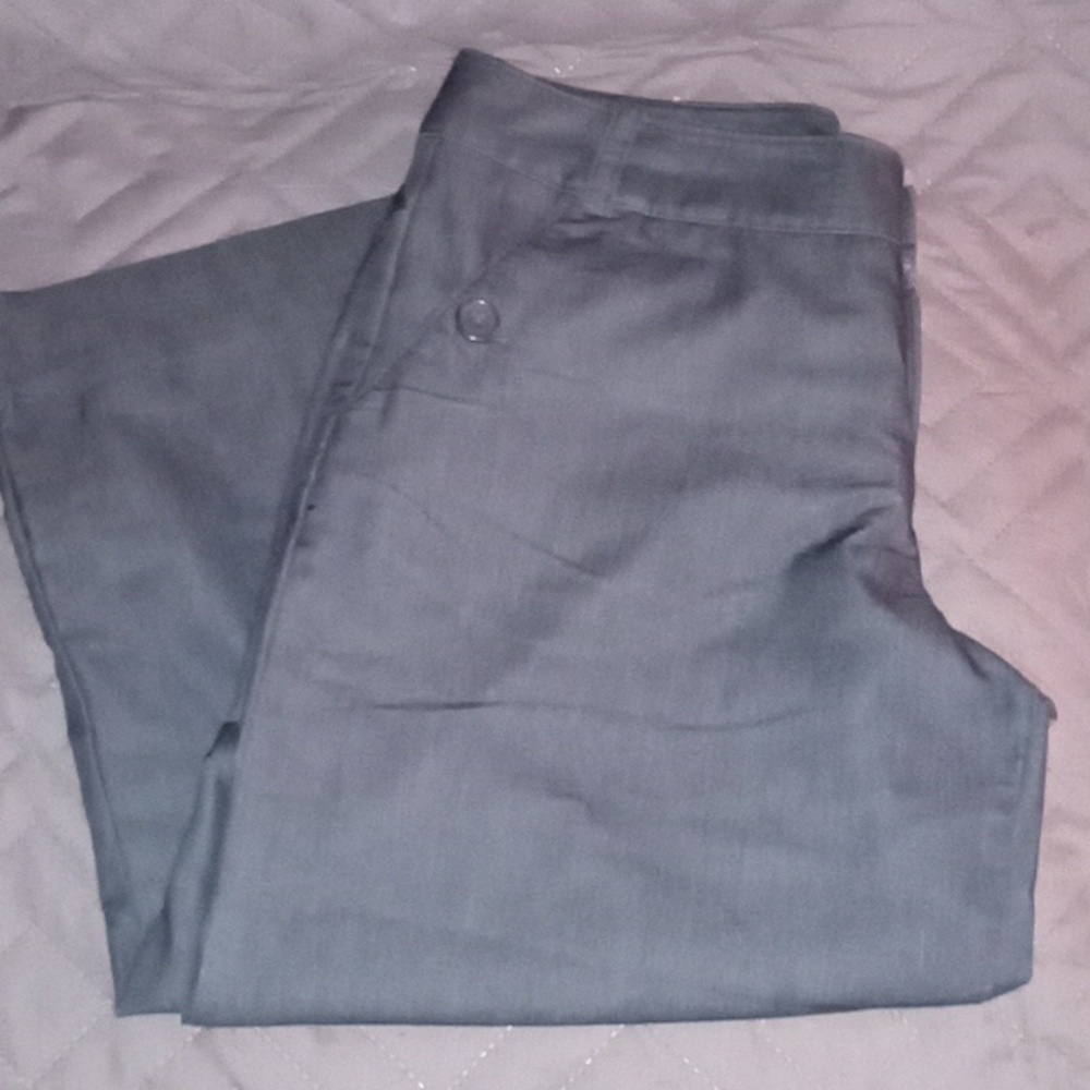 "Mossimo" Capris-Woman's size 8